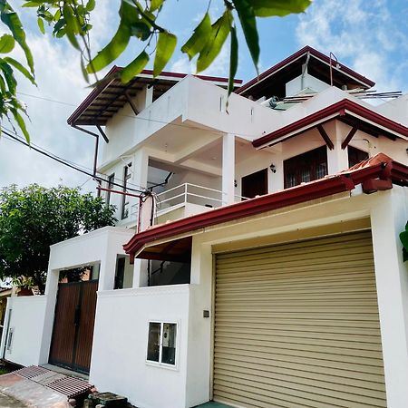 Sand & Surf Guest House Negombo Eksteriør billede