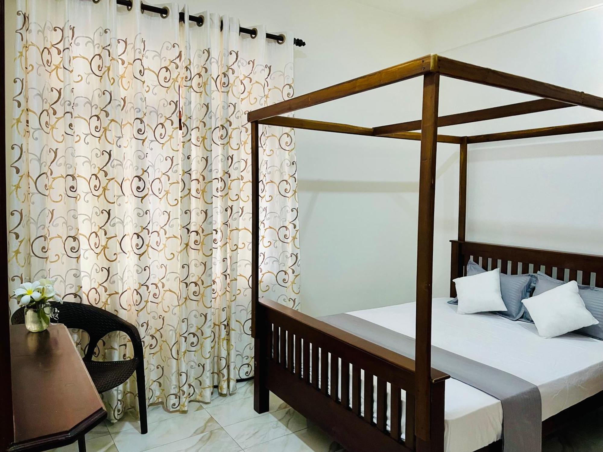 Sand & Surf Guest House Negombo Eksteriør billede