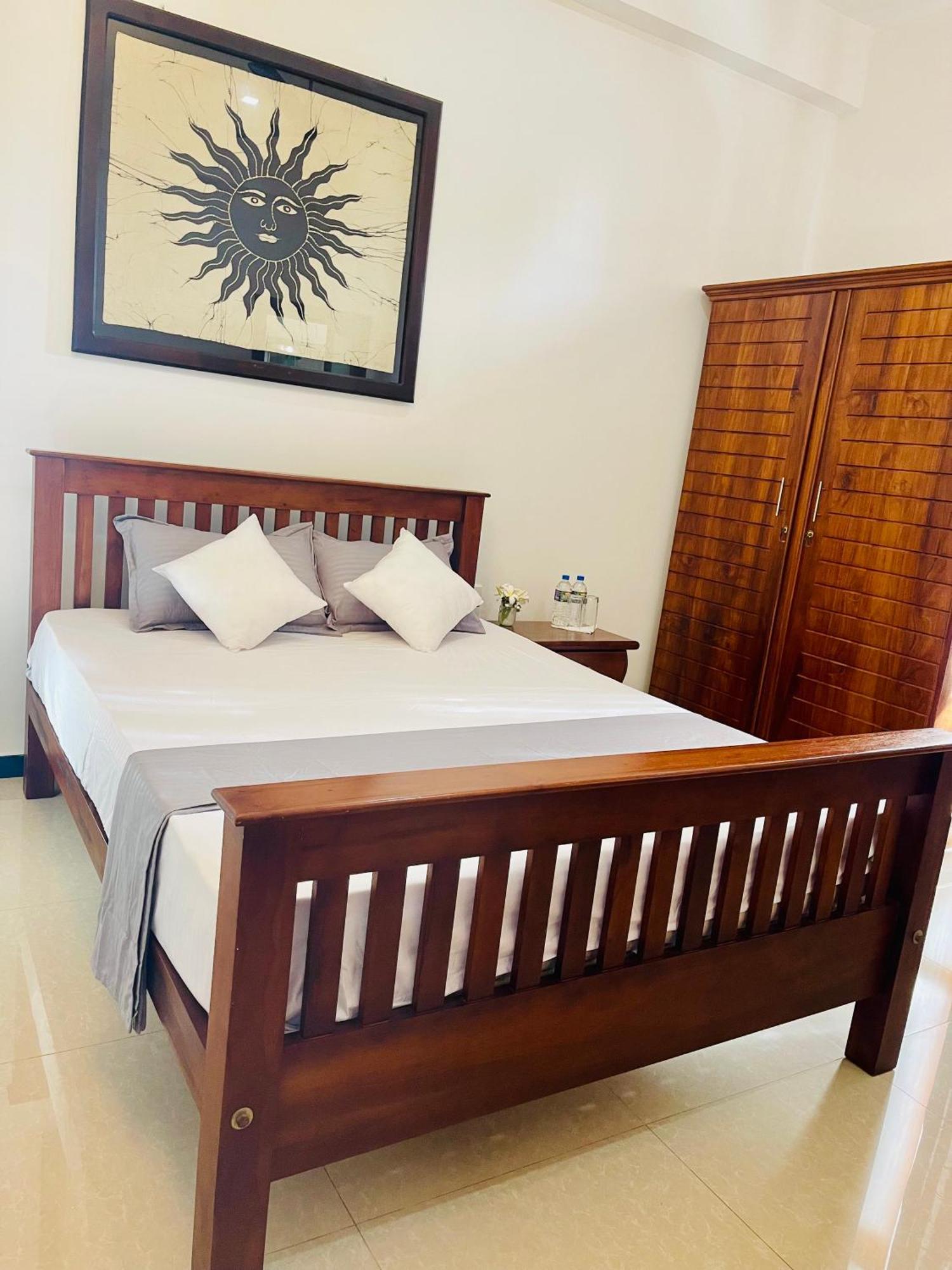 Sand & Surf Guest House Negombo Eksteriør billede