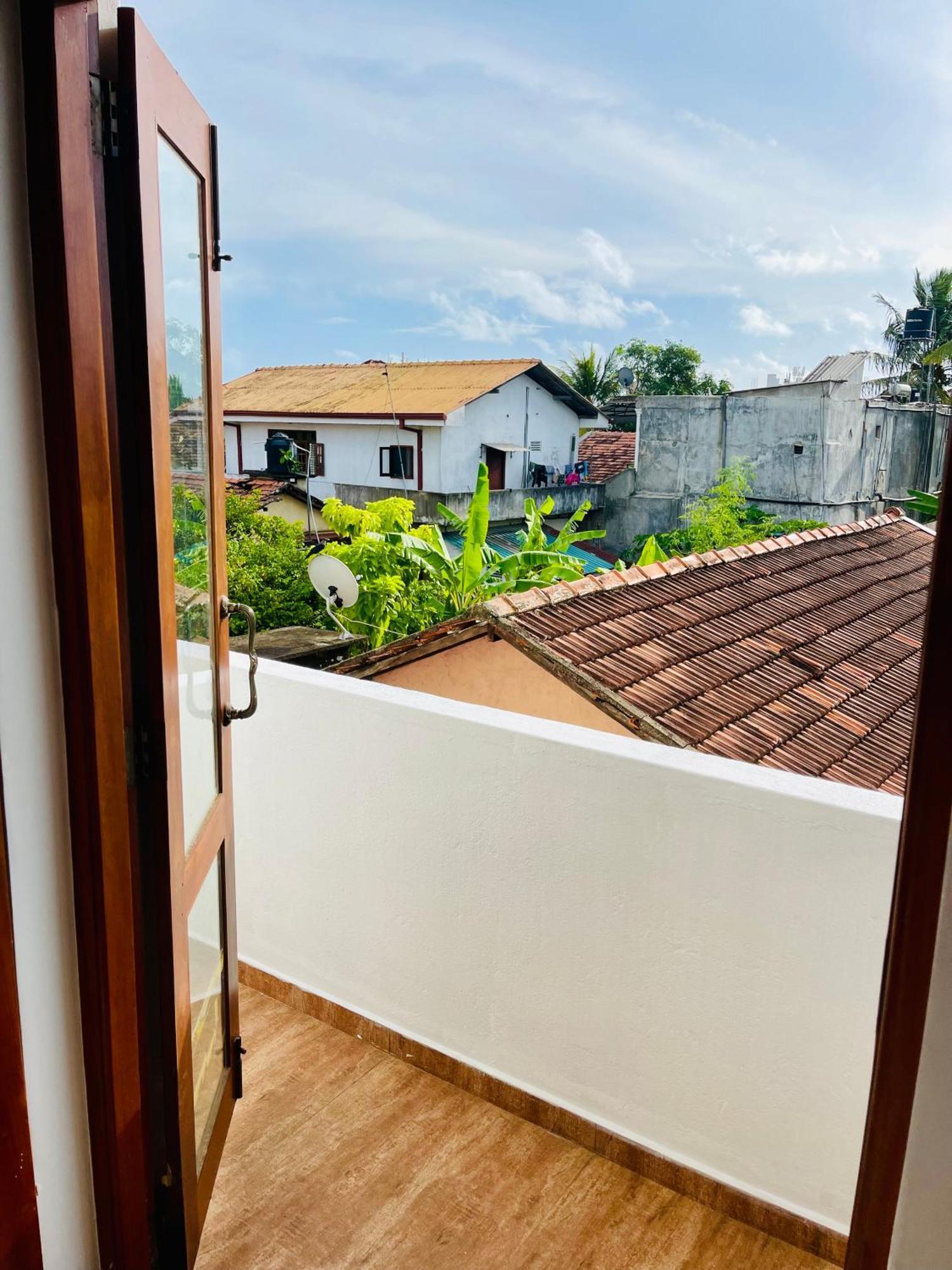Sand & Surf Guest House Negombo Eksteriør billede