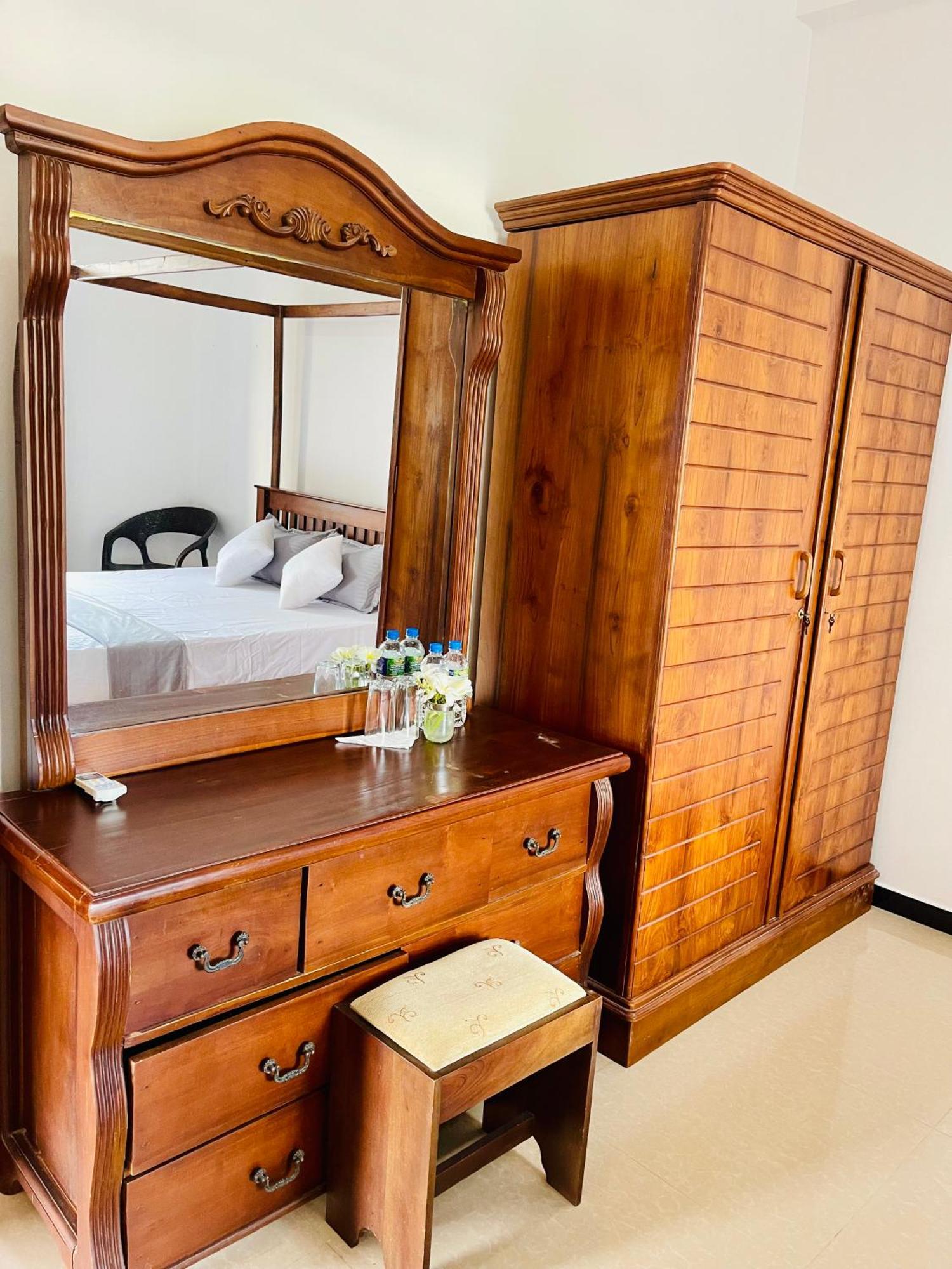 Sand & Surf Guest House Negombo Eksteriør billede