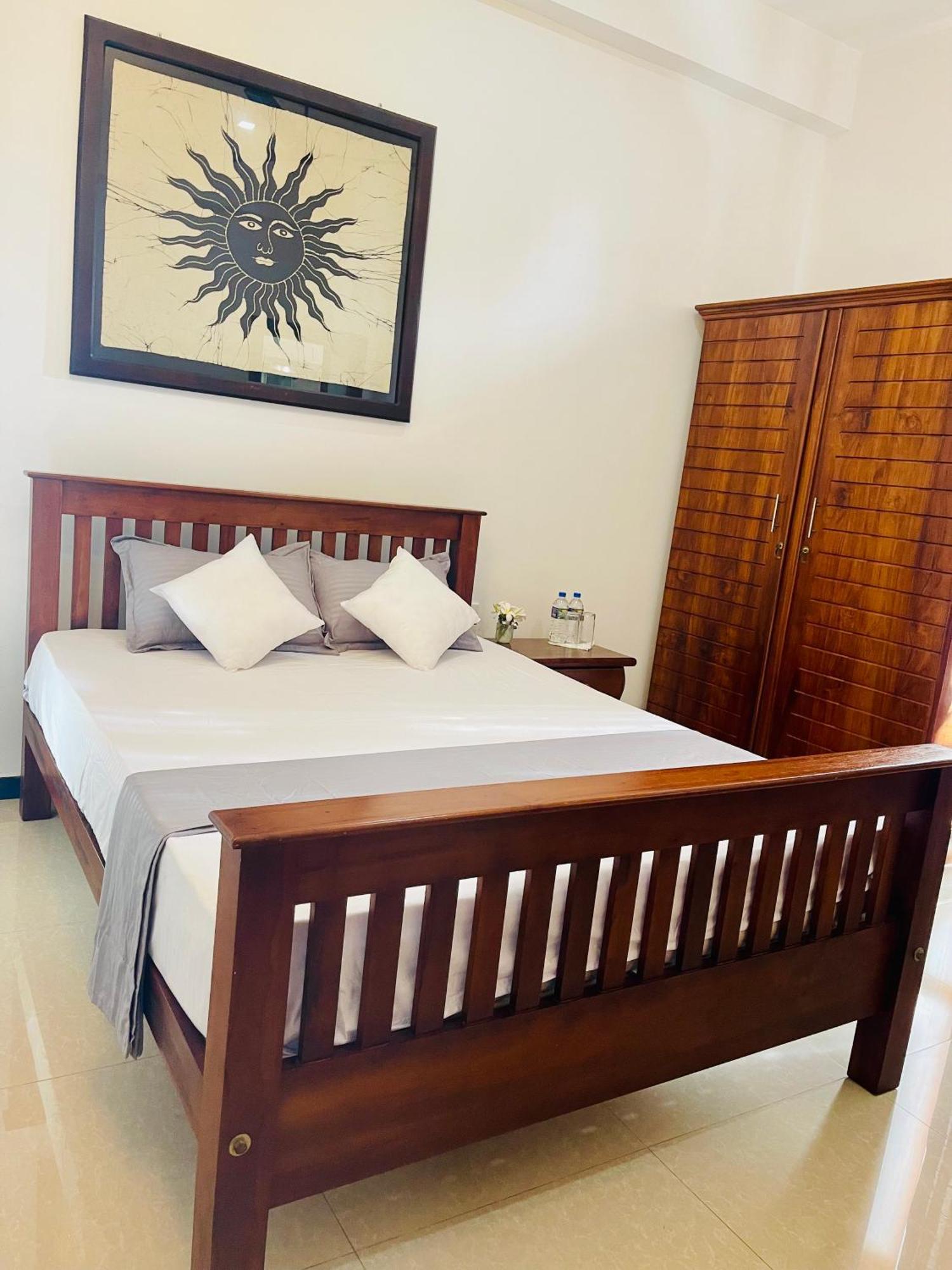 Sand & Surf Guest House Negombo Eksteriør billede