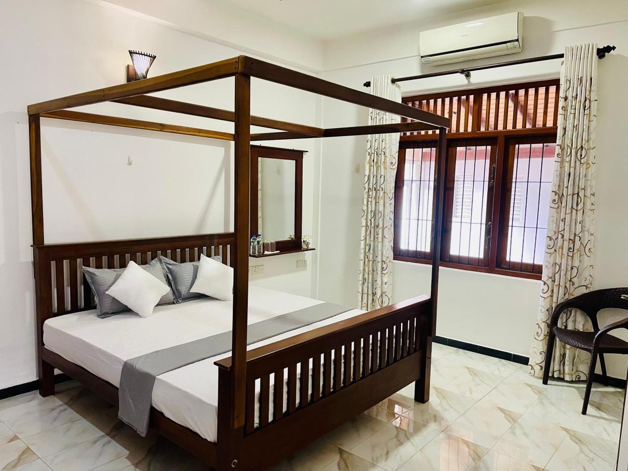 Sand & Surf Guest House Negombo Eksteriør billede