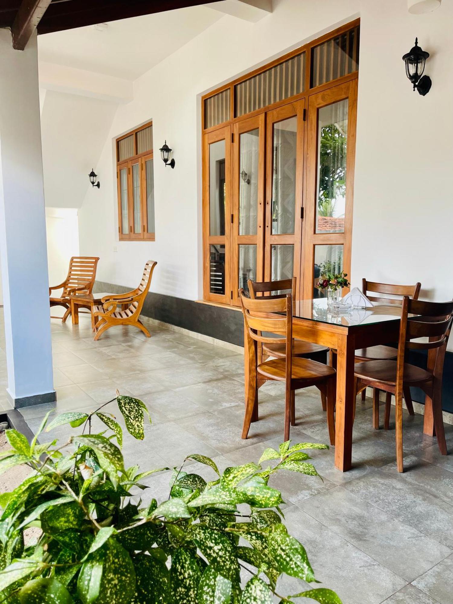 Sand & Surf Guest House Negombo Eksteriør billede
