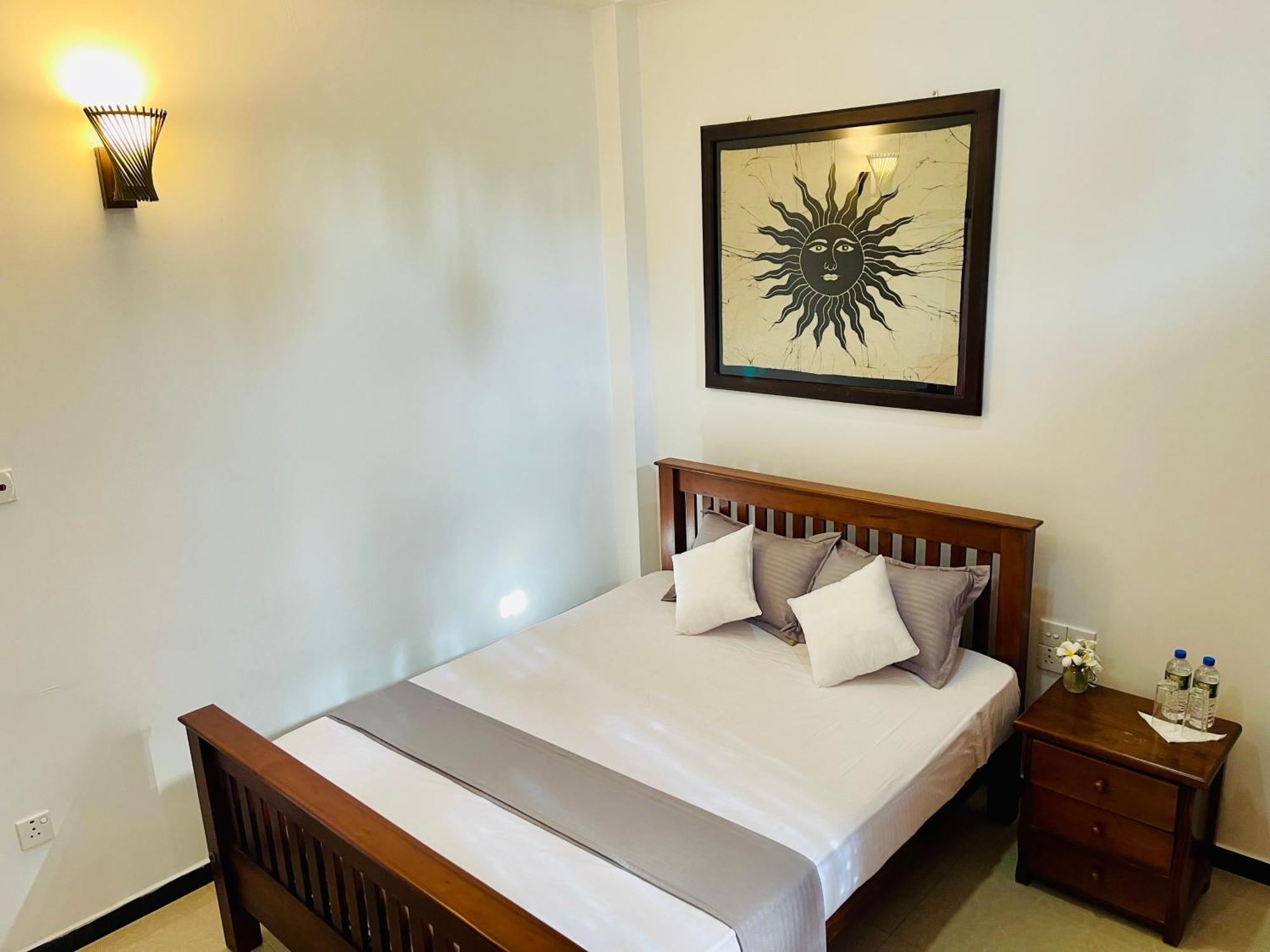 Sand & Surf Guest House Negombo Eksteriør billede